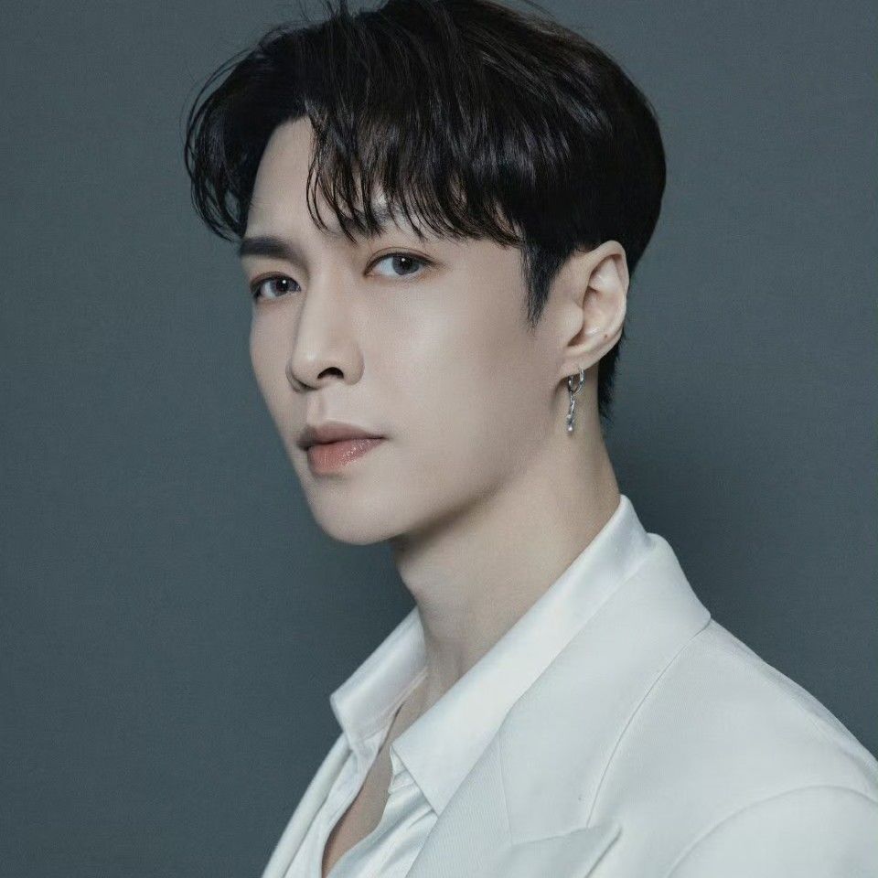 Lay (EXO)的最新活動照片