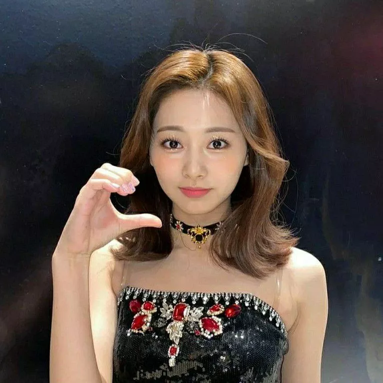 Behind-the-scenes cut of Tzuyu (TWICE)