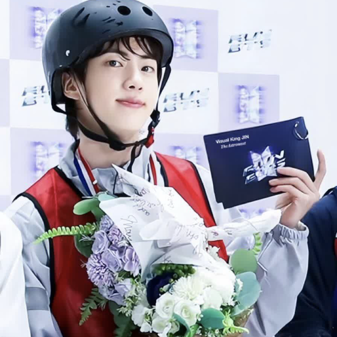 진 (방탄소년단) 최근 활동샷