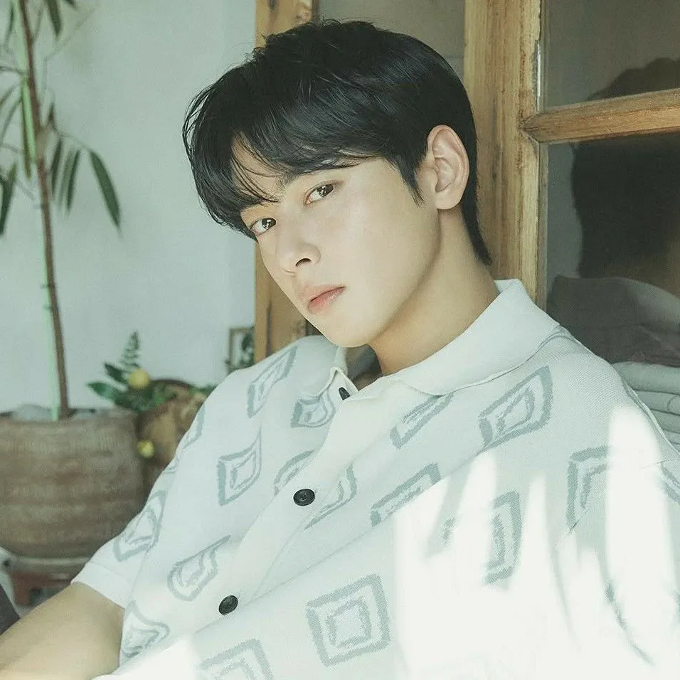 Latest photo of Eunwoo (ASTRO)