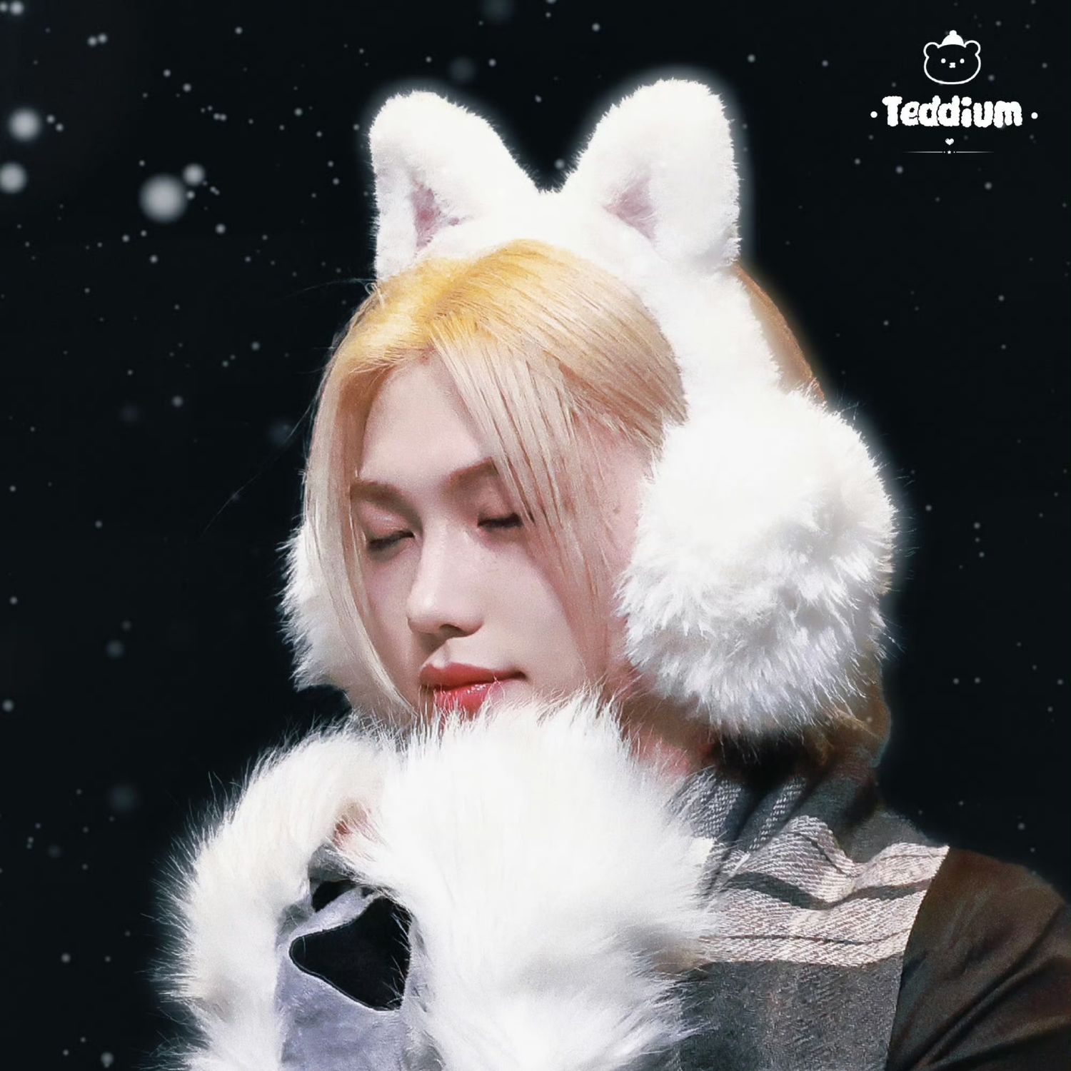 Recent activity shot of Felix (Stray Kids)