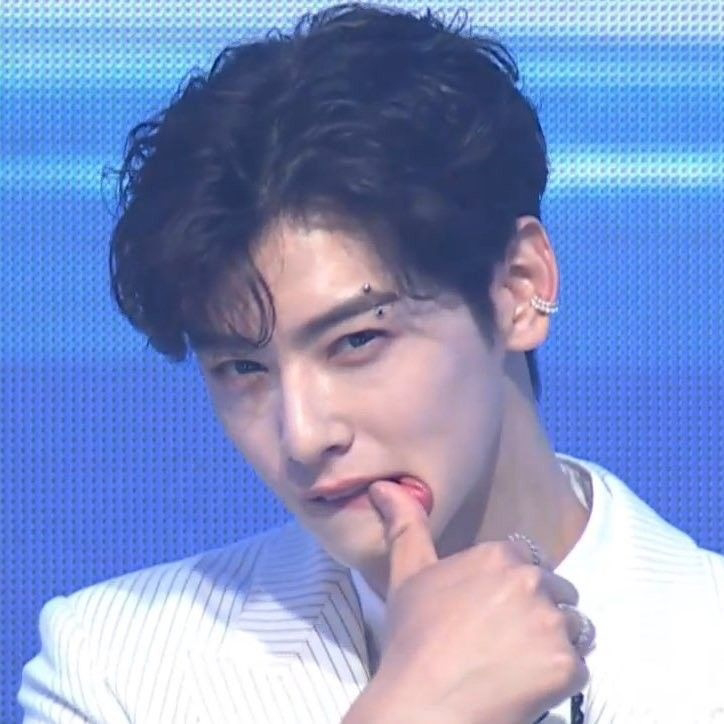 A moment captured by Eunwoo (ASTRO)'s fan