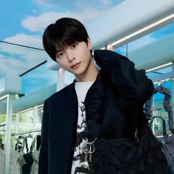 Behind-the-scenes cut of Yook Sungjae (BTOB)