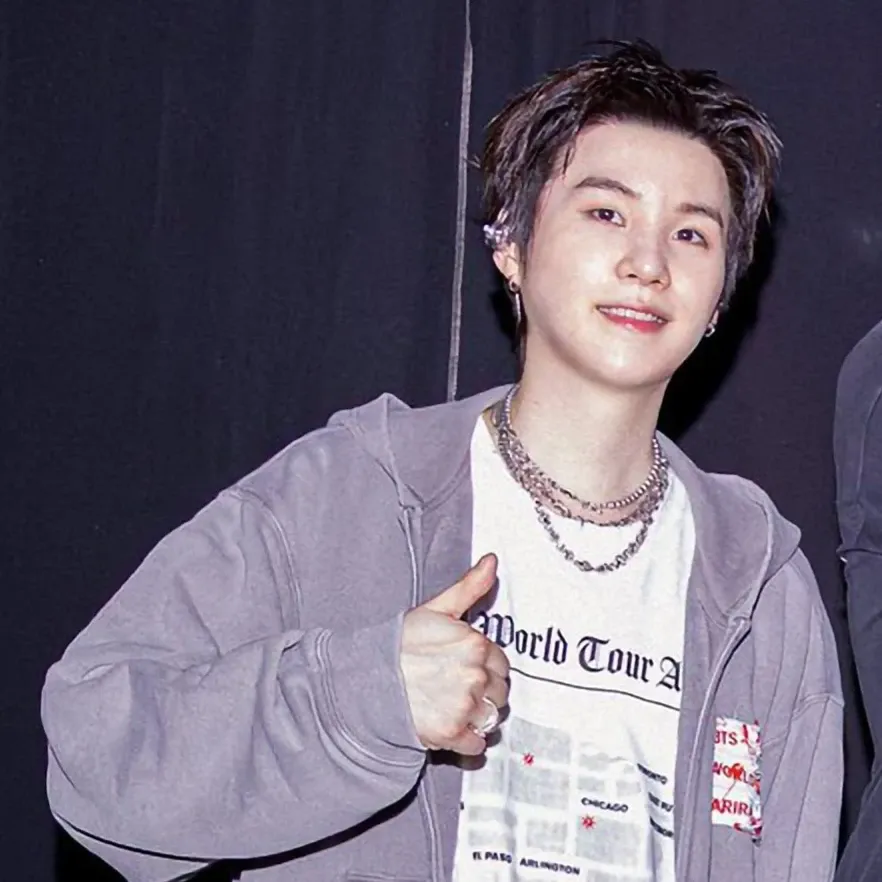 Foto aktivitas terbaru SUGA (BTS)