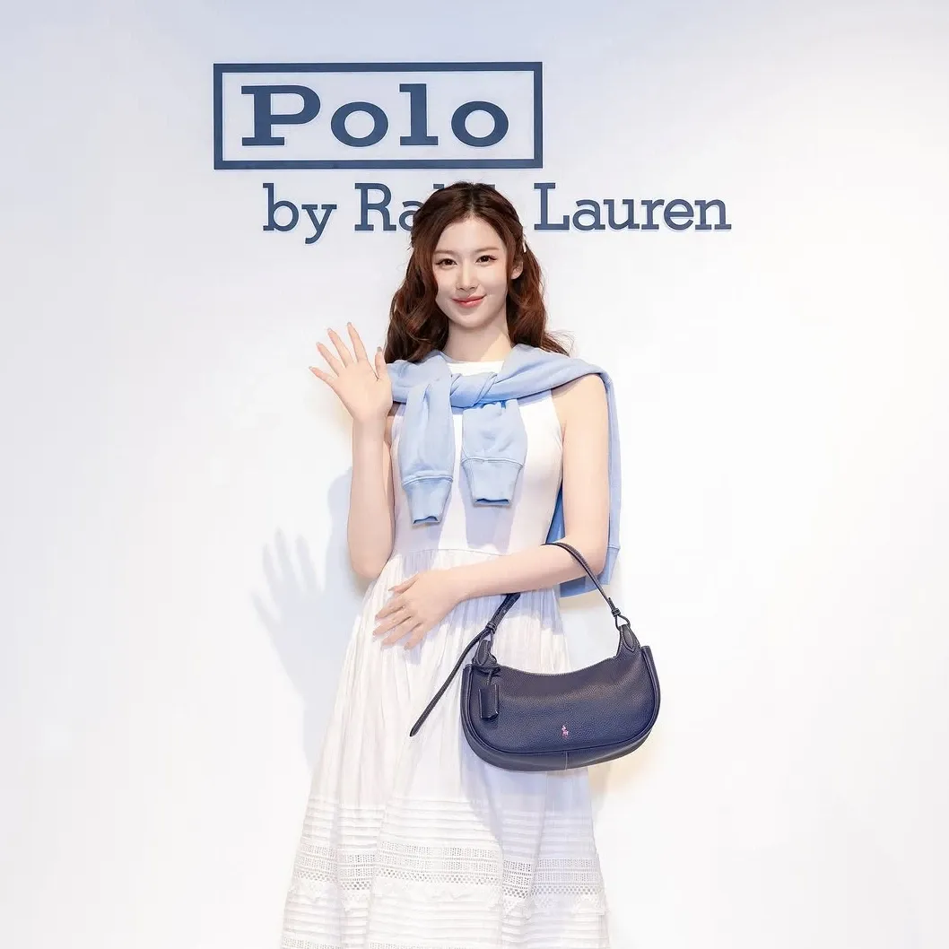 사나 (TWICE)의 비하인드 컷