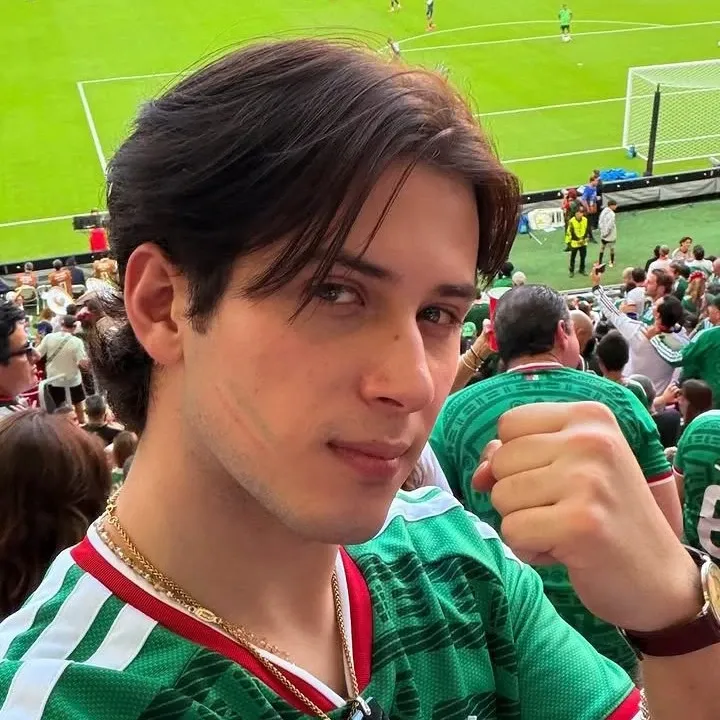 Behind-the-scenes cut of Alejandro (SANTOS BRAVOS)