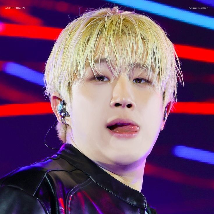 A moment captured by Jinjin (ASTRO)'s fan