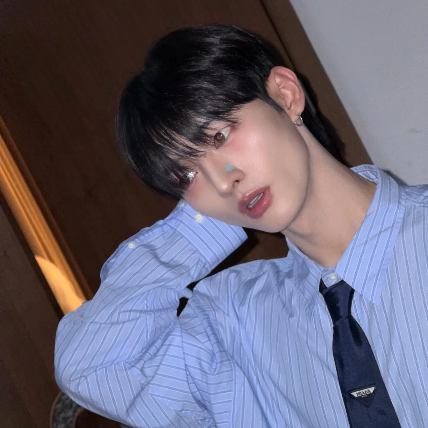 Behind-the-scenes cut of Yoon Jisung