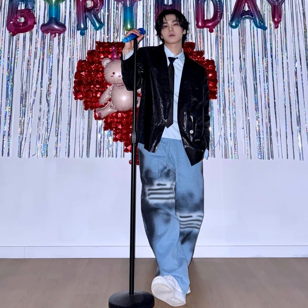 A moment captured by Rocky's fan