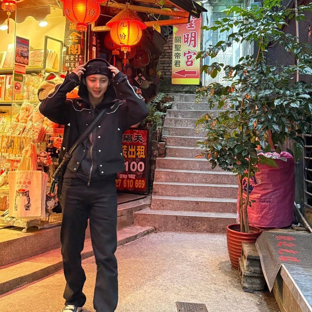 Recent activity shot of Hui (PENTAGON)