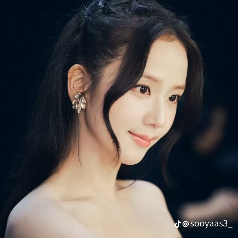 ジス (BLACKPINK)の最近の活動写真