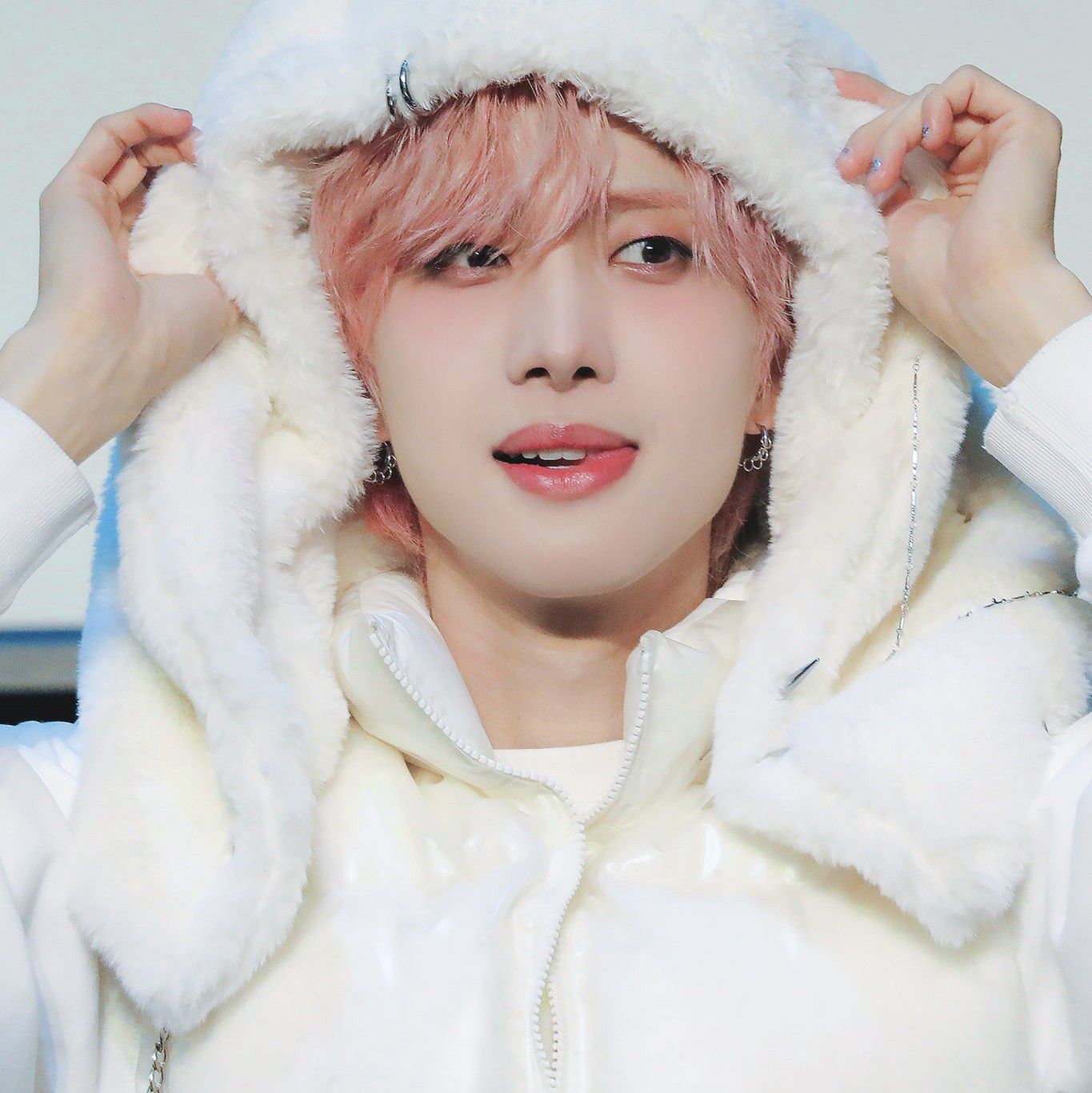 Recent activity shot of Hui (PENTAGON)