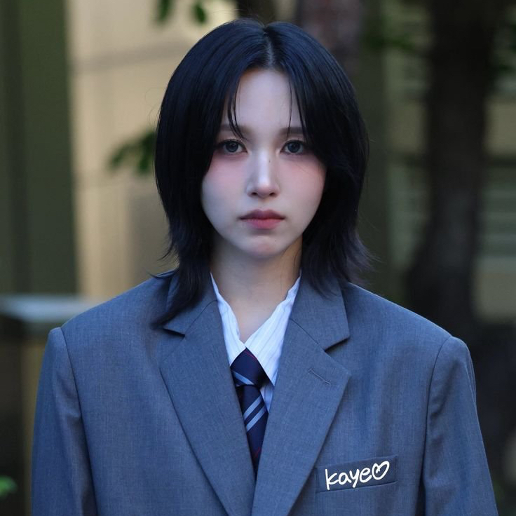 Behind-the-scenes cut of Mina (TWICE)