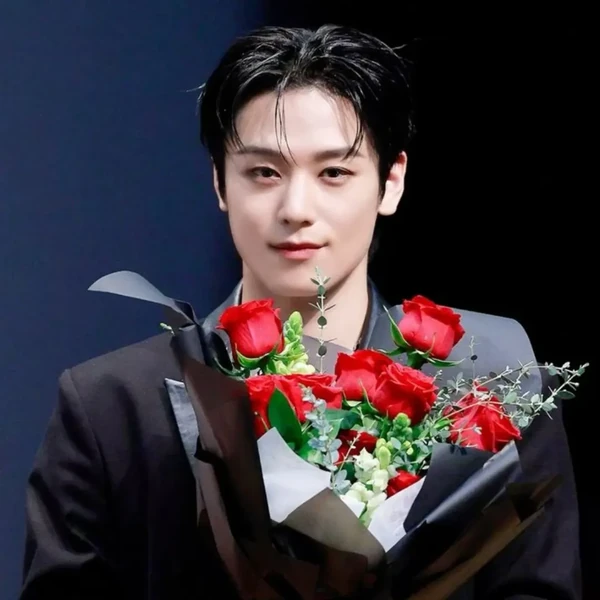 Foto profil Juyeon (THE BOYZ) yang disukai penggemar