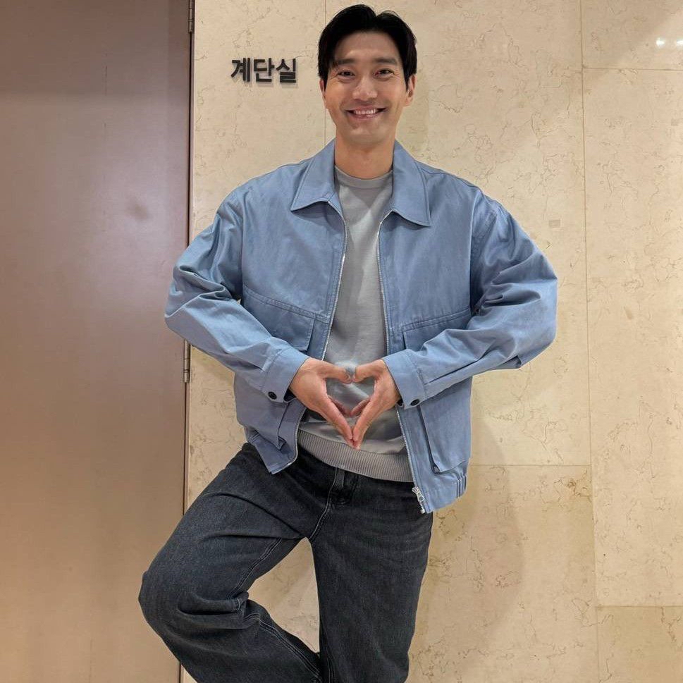 Recent activity shot of Siwon (Super Junior)