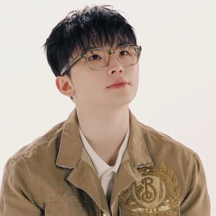 Latest photo of Woozi (SEVENTEEN)