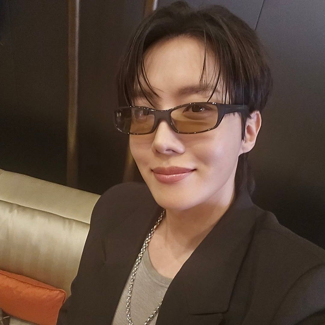 Foto terbaru j-hope (BTS)