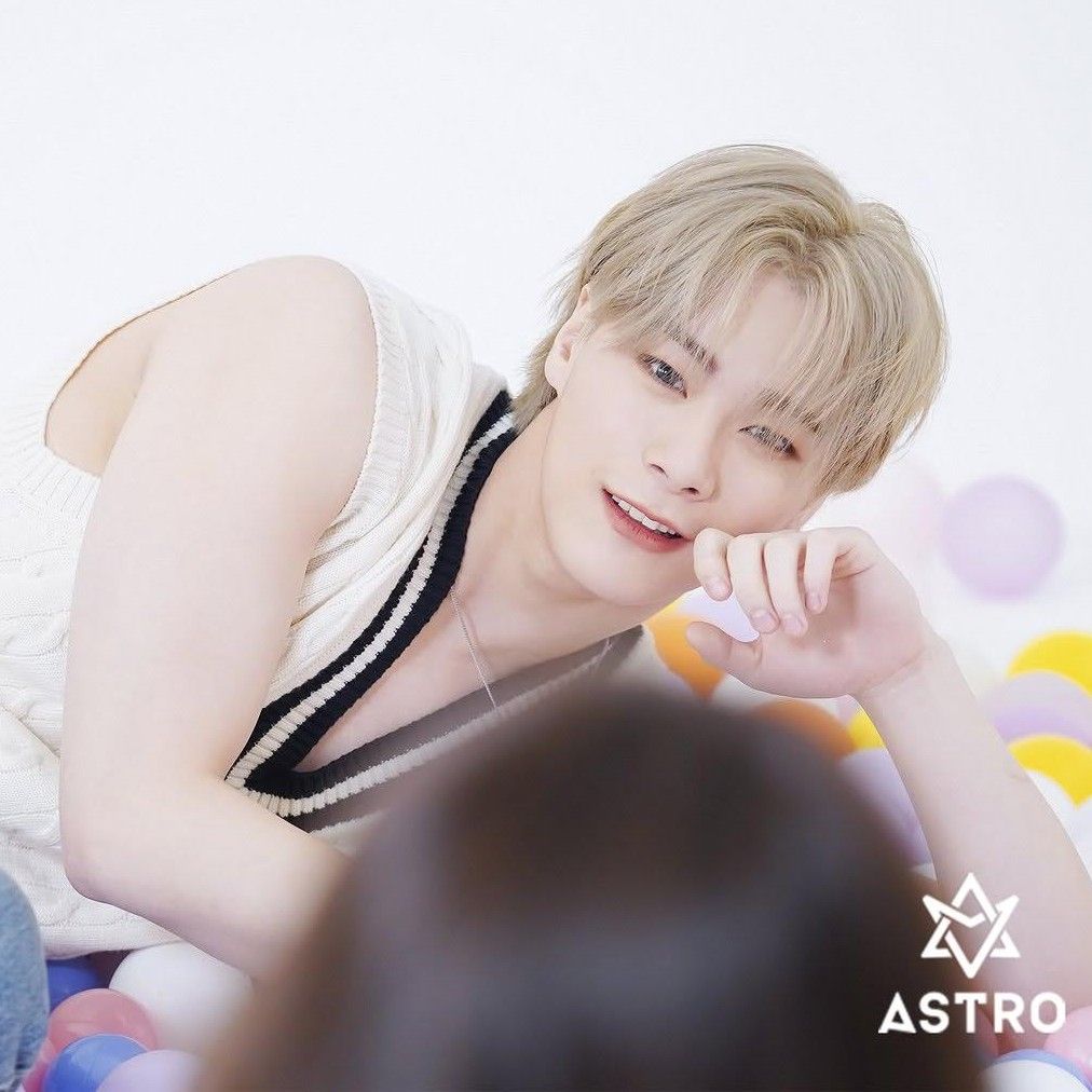 A moment captured by ASTRO's fan