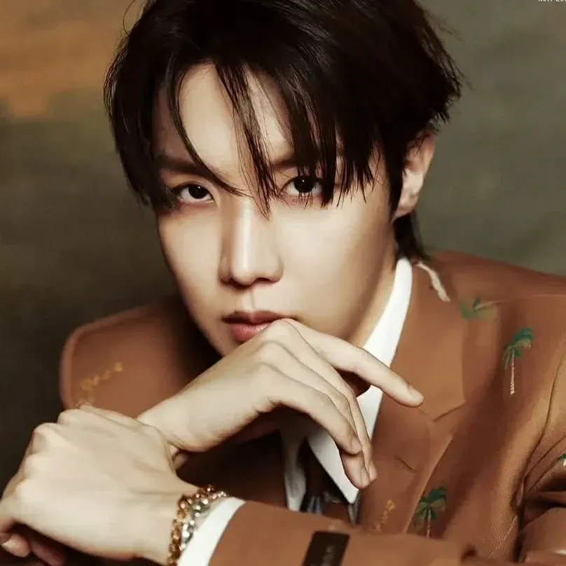 Momen yang diabadikan oleh penggemar j-hope (BTS)