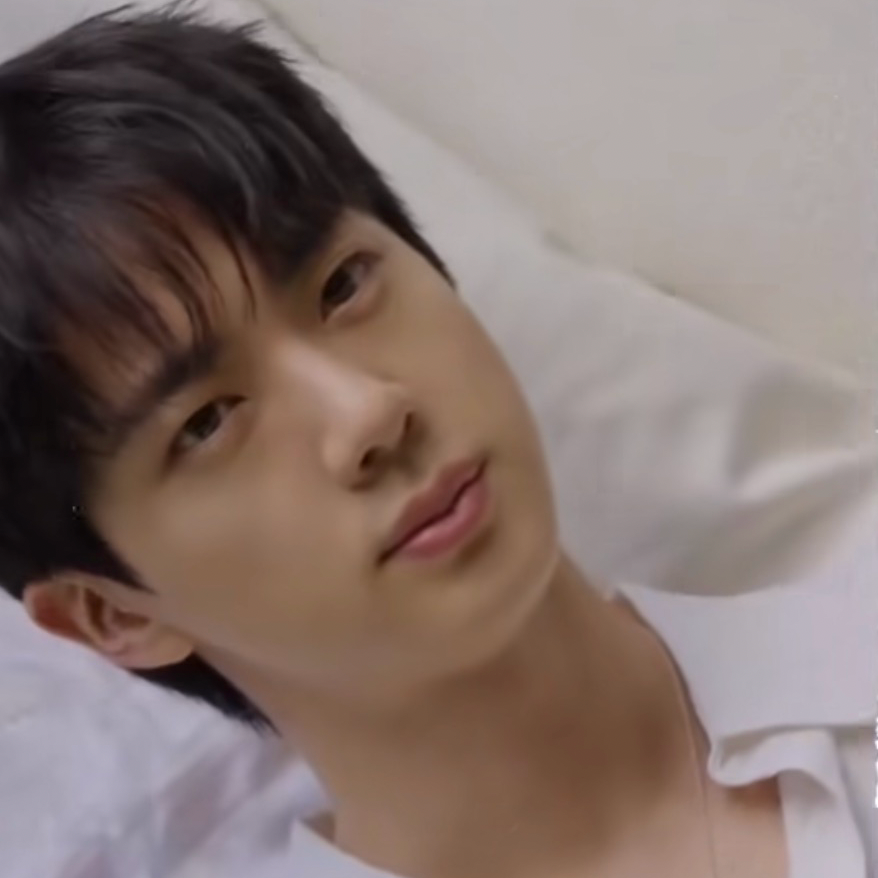 Foto aktivitas terbaru Jin (BTS)
