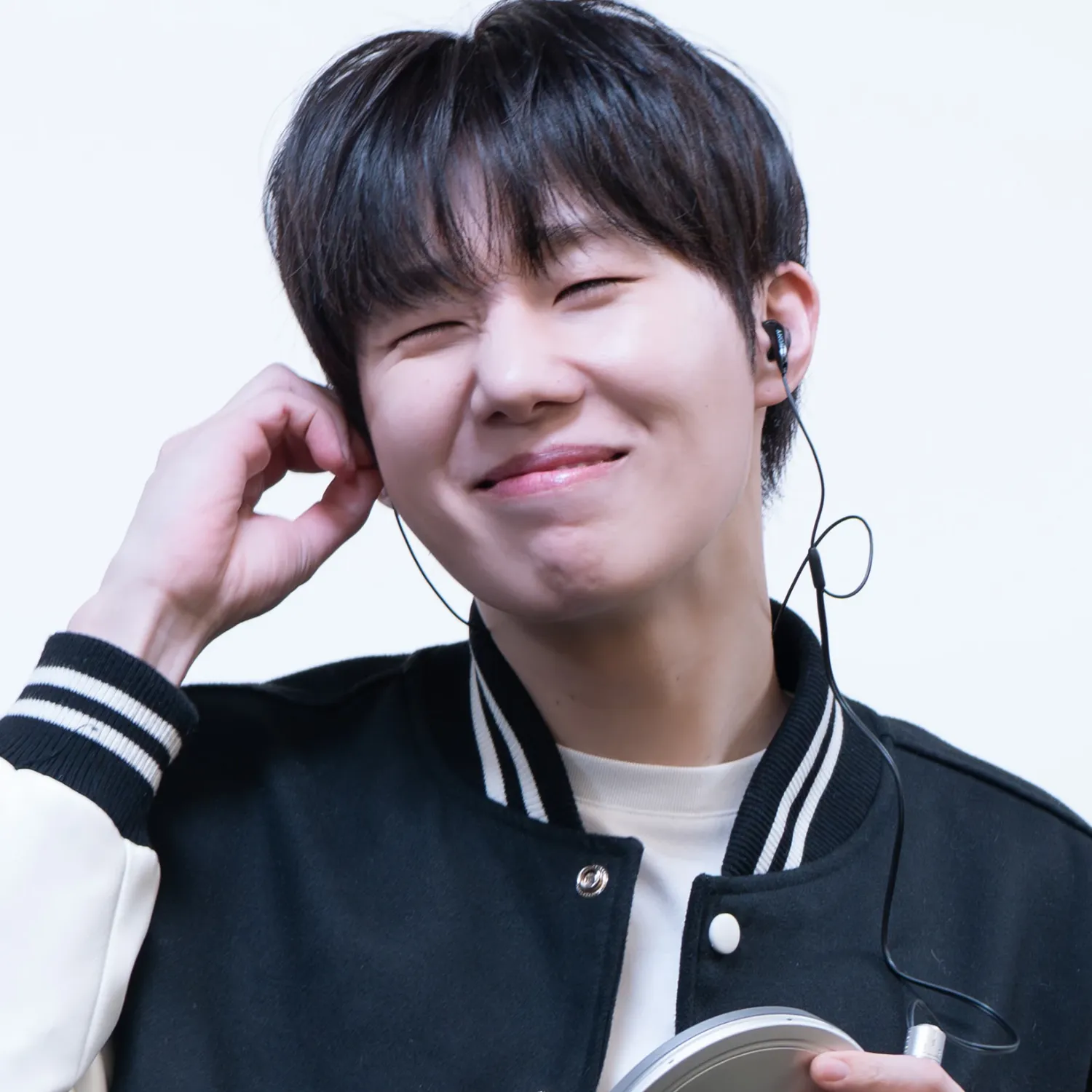 Recent activity shot of Sungkyu (INFINITE)