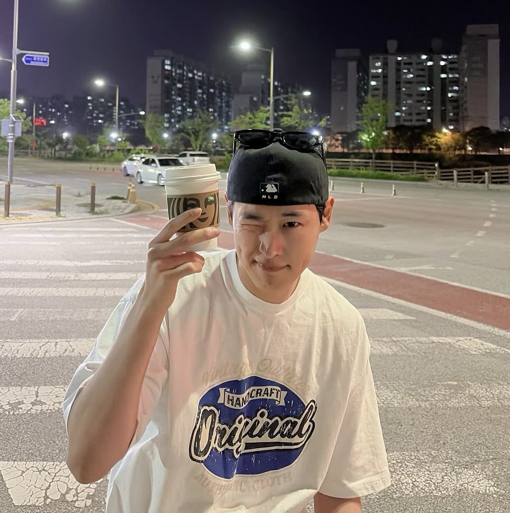 A moment captured by Choi Byungchan's fan