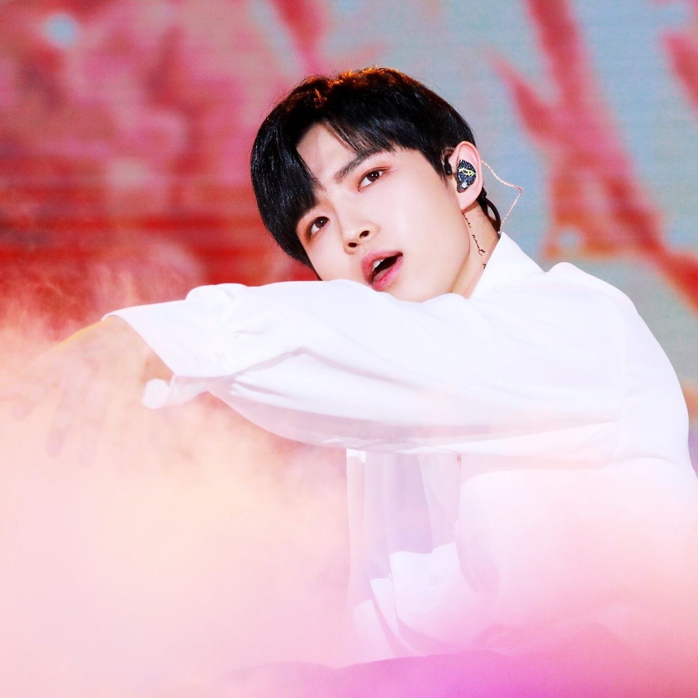 Behind-the-scenes cut of Kim Jaehwan