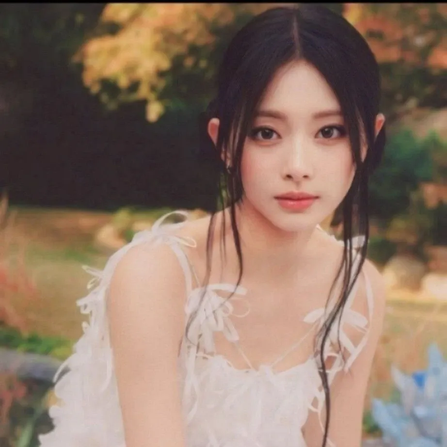 Momen yang diabadikan oleh penggemar Tzuyu (TWICE)