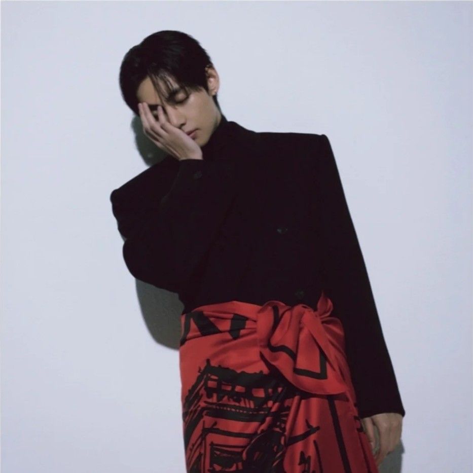 뷔 (방탄소년단) 최근 활동샷