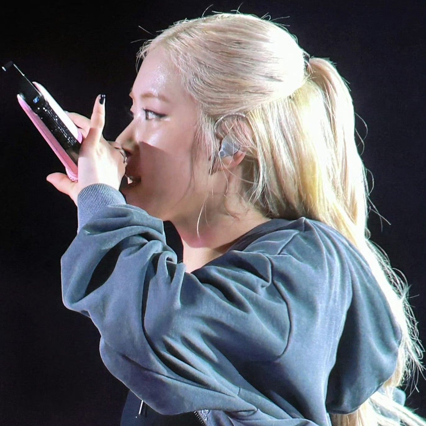 ROSÉ (BLACKPINK)的最新照片