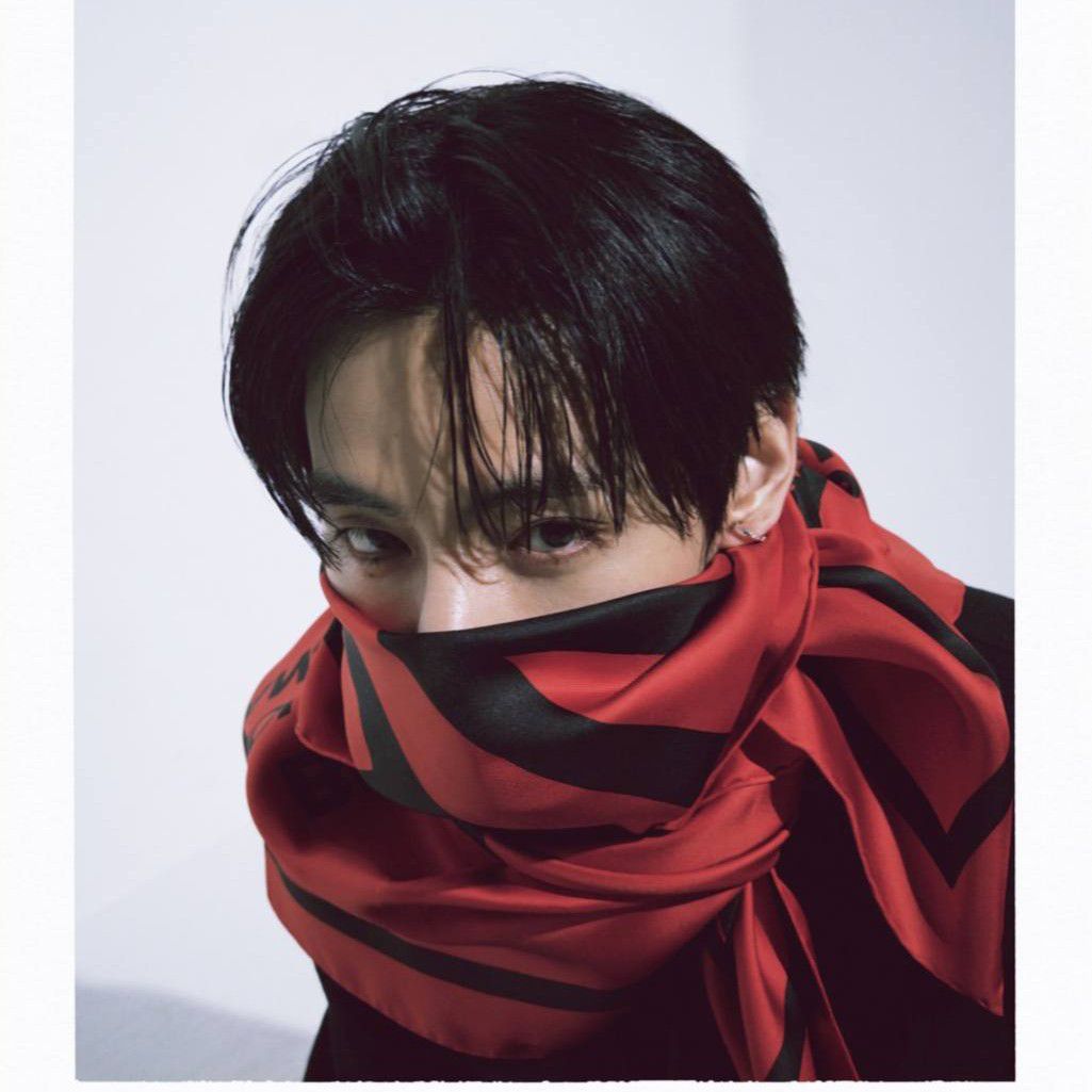 뷔 (방탄소년단)의 최신 사진