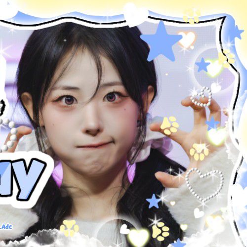 Recent activity shot of Hina (QWER)