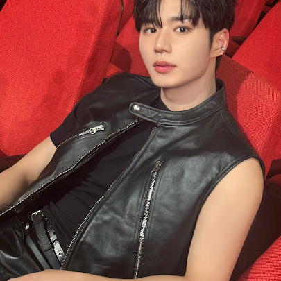 Behind-the-scenes cut of Kim Junseo (ALPHA DRIVE ONE)