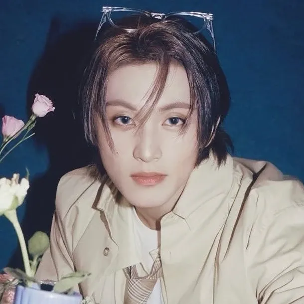 Behind-the-scenes cut of Mark