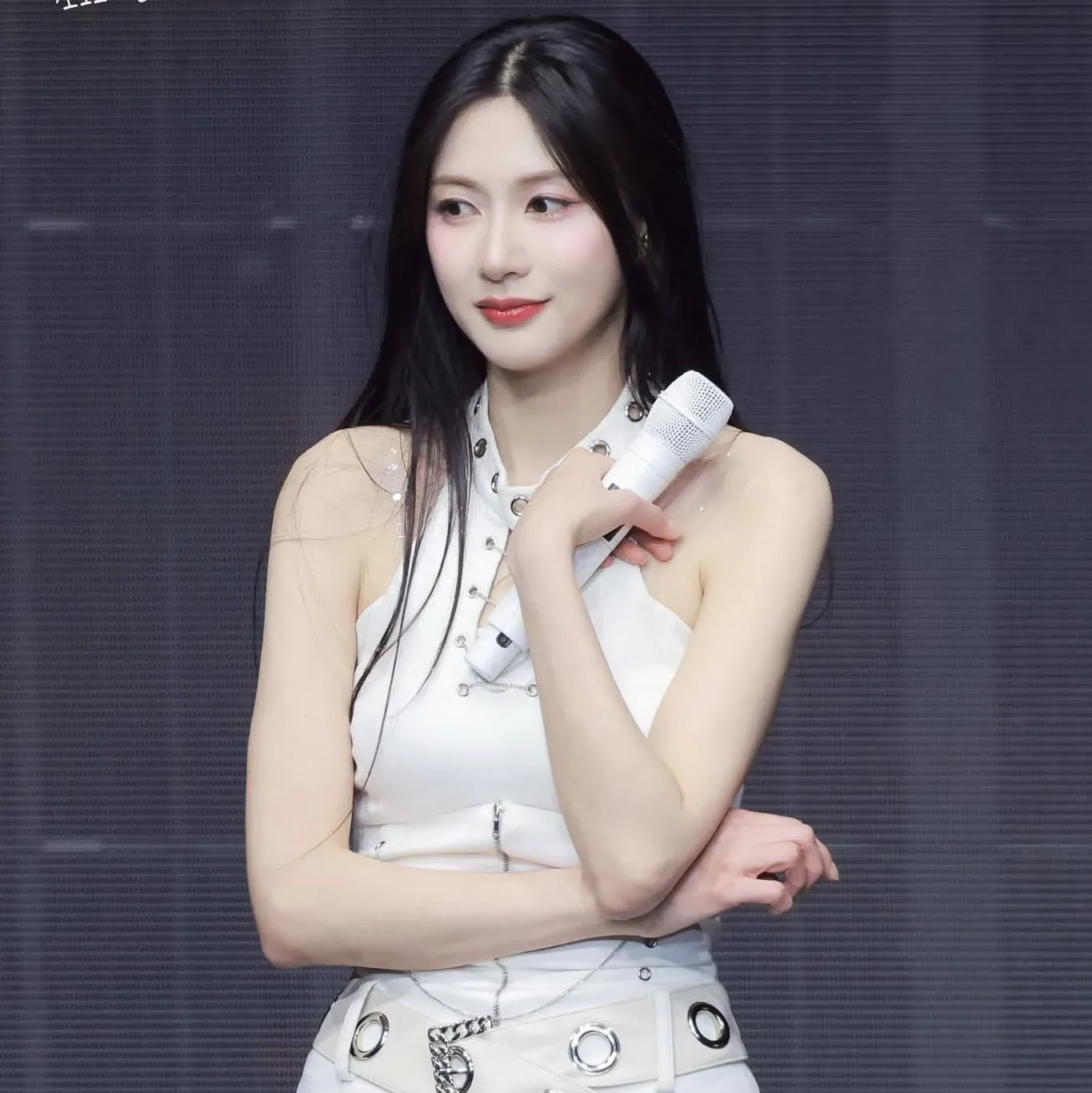 吴夏荣 (Apink)的最新照片