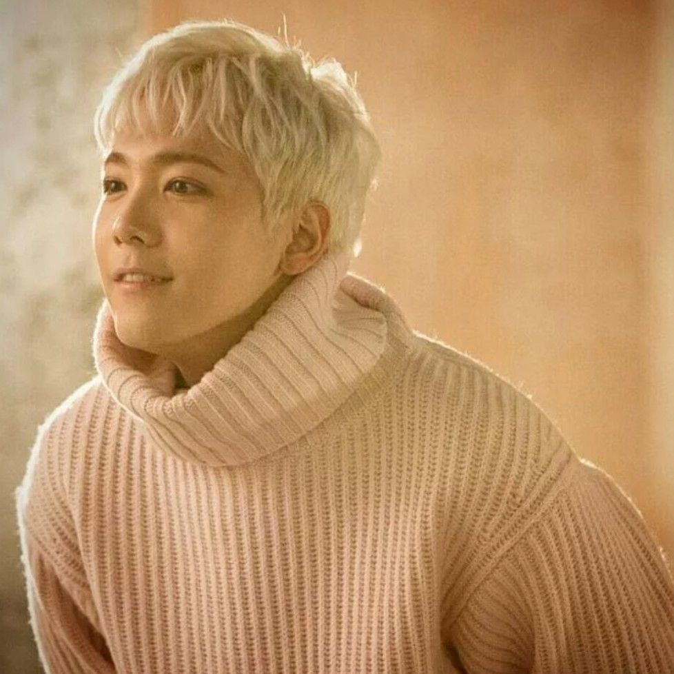 Recent activity shot of Lee Honggi (FTIsland)