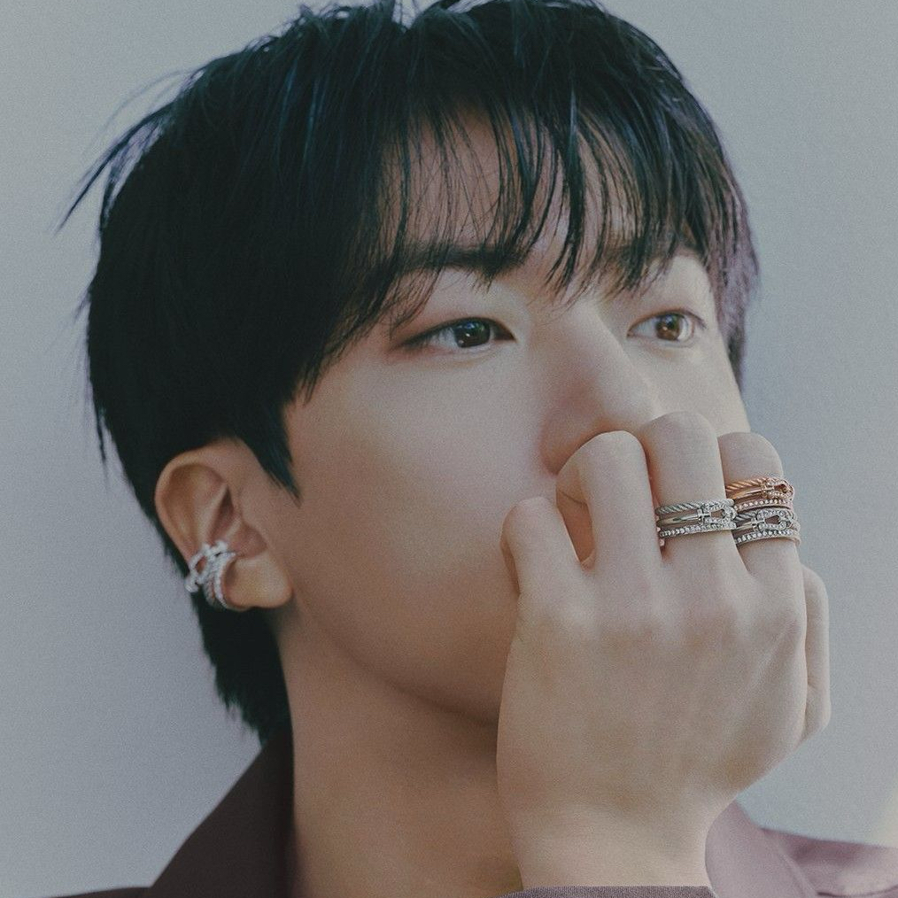 진 (방탄소년단) 최근 활동샷