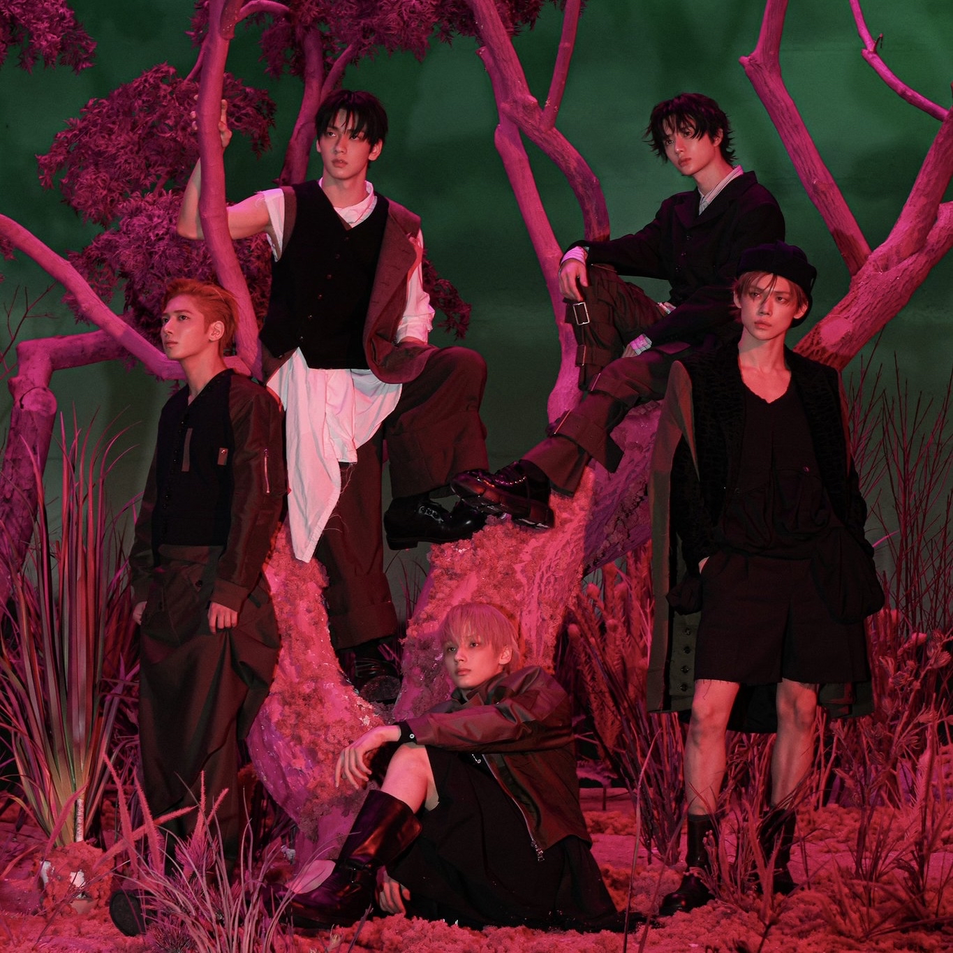 Potret di balik layar TOMORROW X TOGETHER