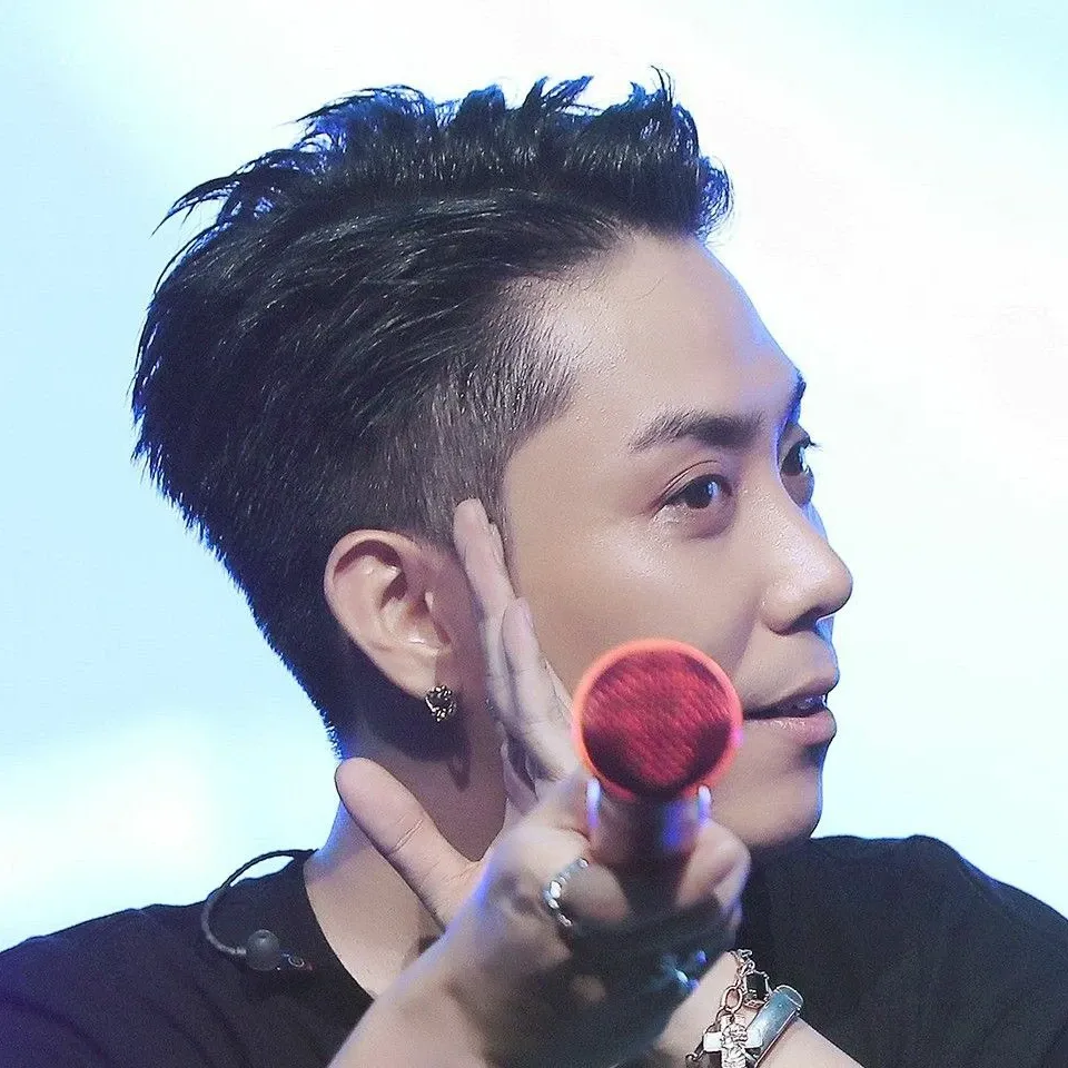 A moment captured by Eun Jiwon (SECHSKIES)'s fan