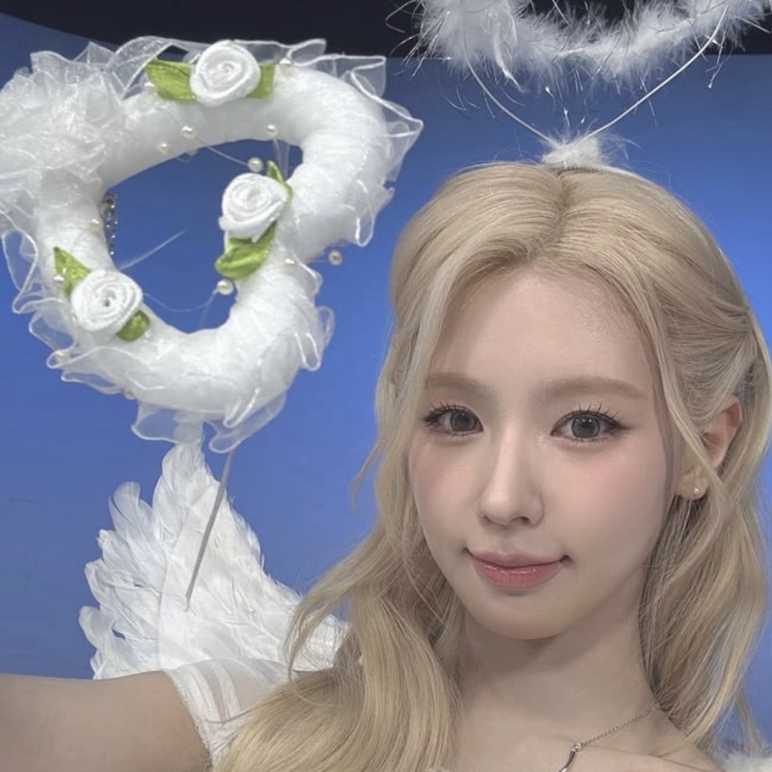 Latest photo of Miyeon (i-dle)