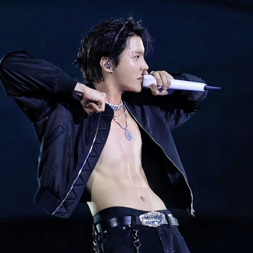 Momen yang diabadikan oleh penggemar j-hope (BTS)