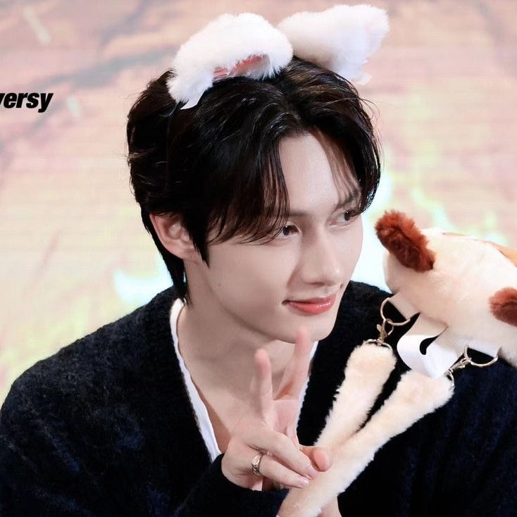 Latest photo of Jun (SEVENTEEN)