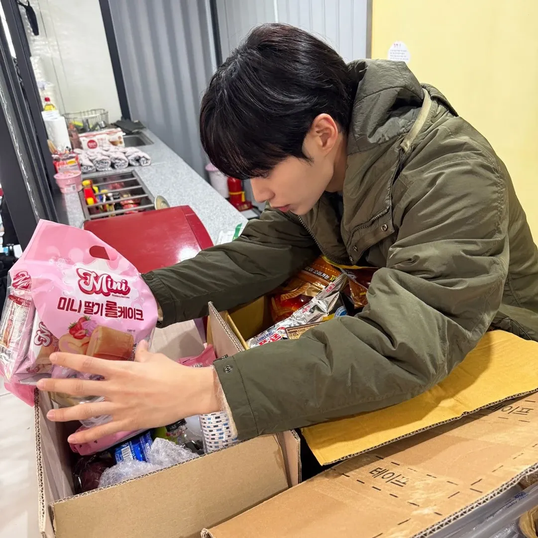 Behind-the-scenes cut of Kim Junseo (ALPHA DRIVE ONE)