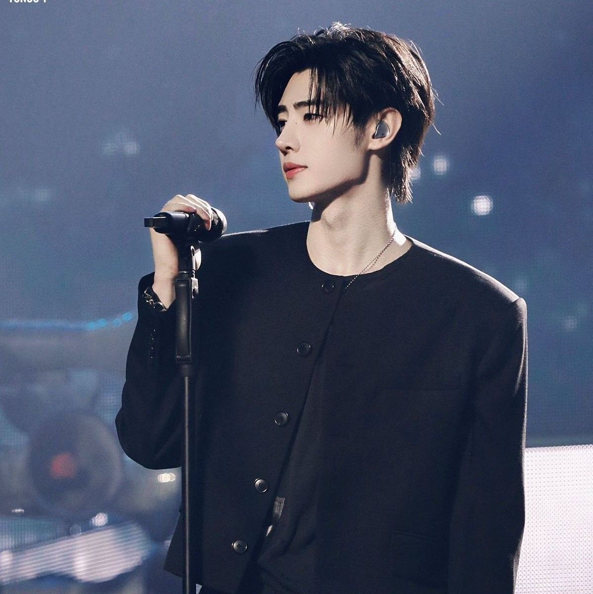 Recent activity shot of Sunghoon (ENHYPEN)