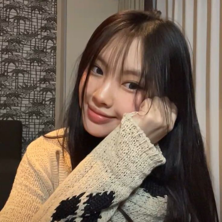 Recent activity shot of Hyein (NewJeans)