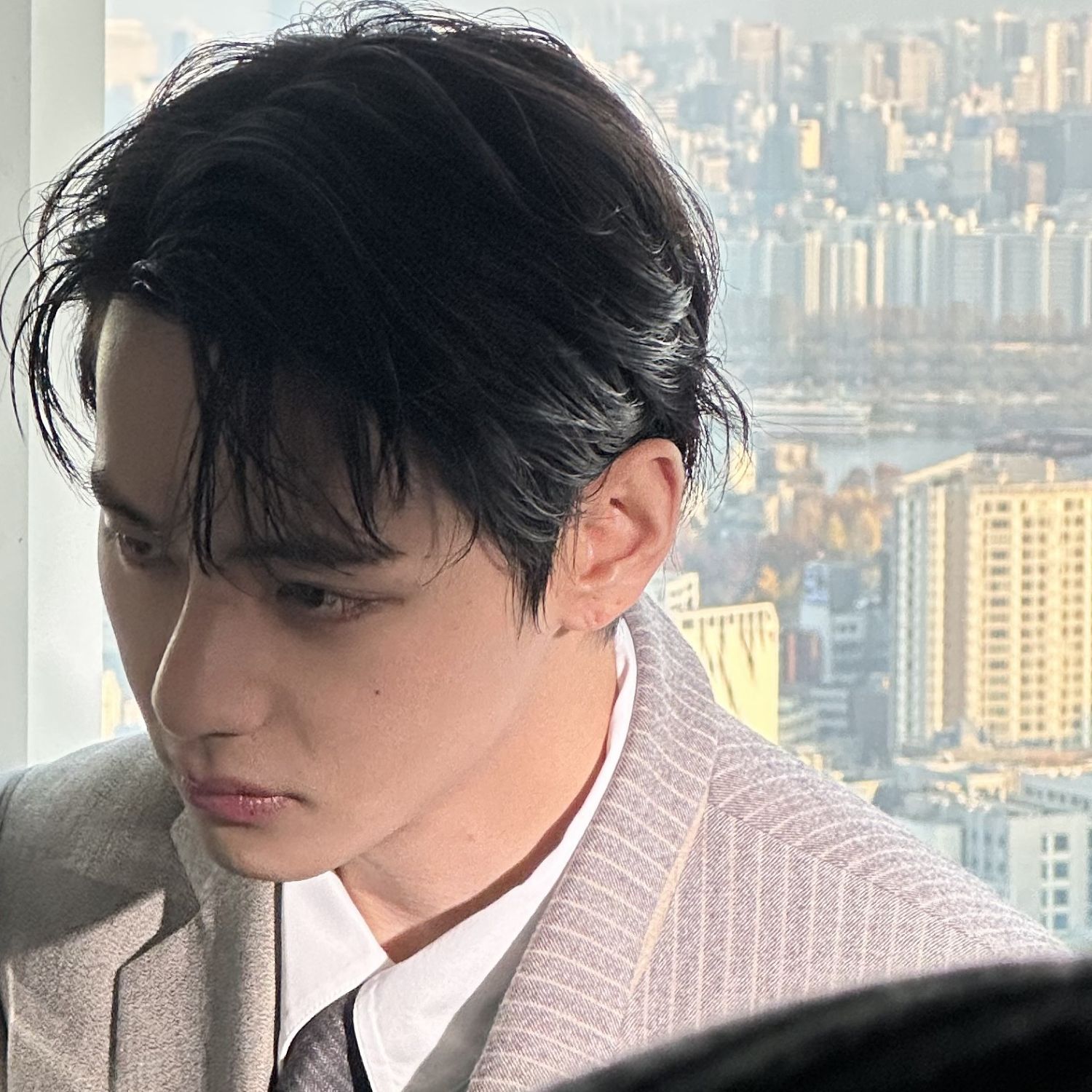 뷔 (방탄소년단)의 비하인드 컷