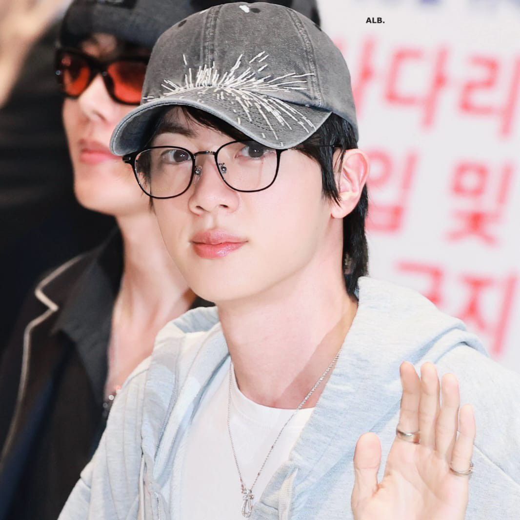 Foto terbaru Jin (BTS)