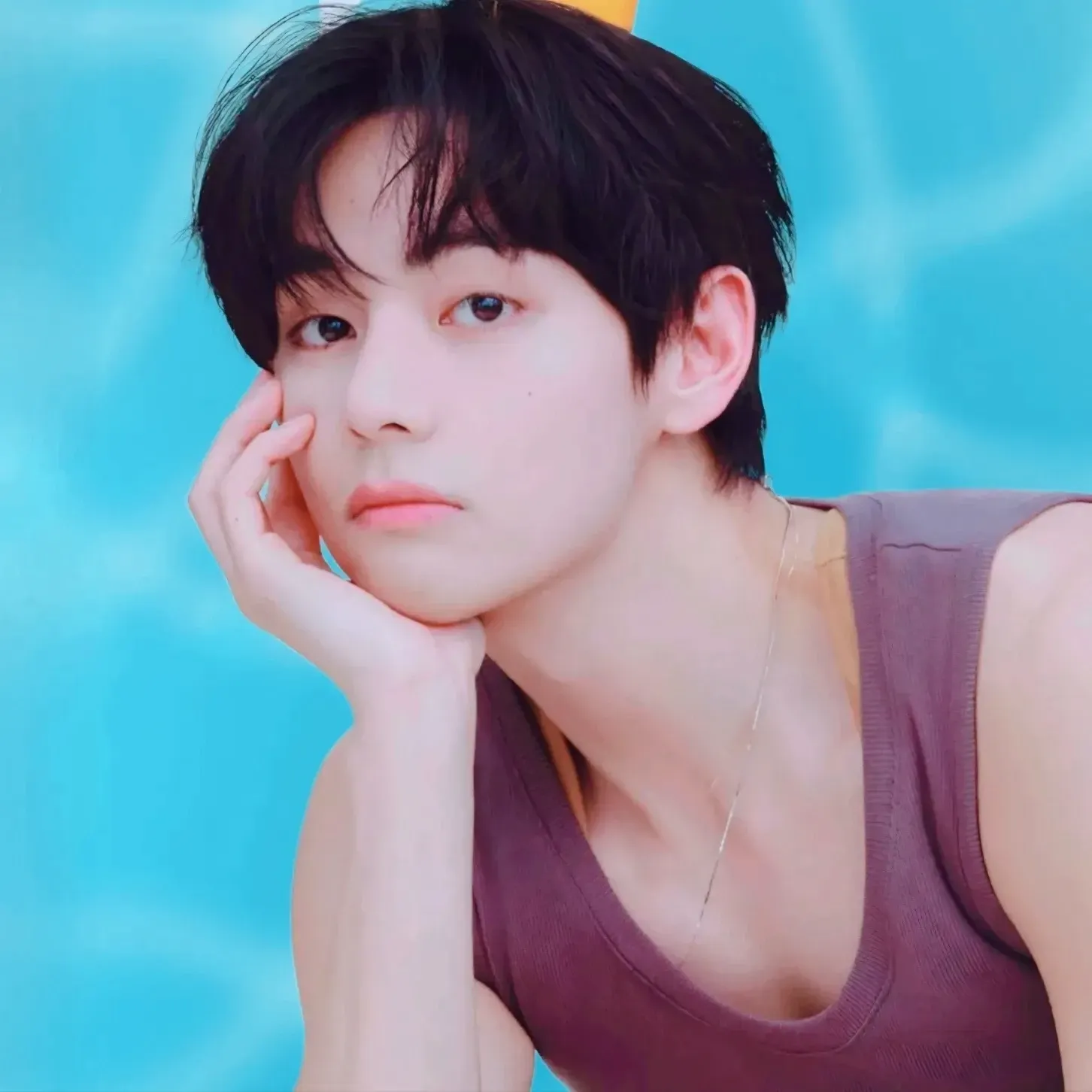 Behind-the-scenes cut of V (BTS)