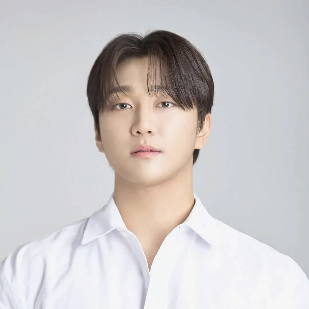 A moment captured by Hong Joochan (GoldenChild)'s fan