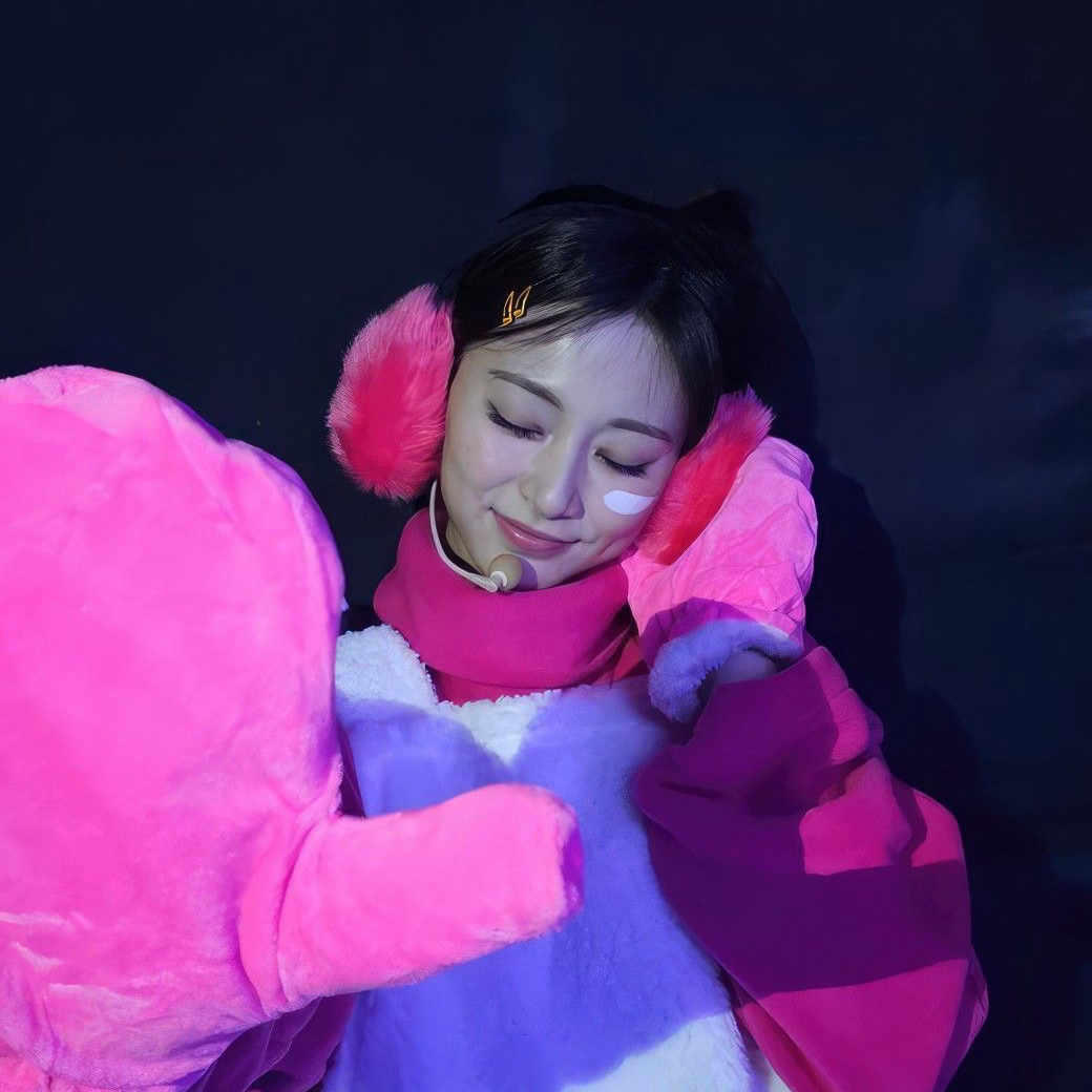 Momen yang diabadikan oleh penggemar Tzuyu (TWICE)